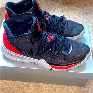 Nike kyrie 5’s in rouge/noir